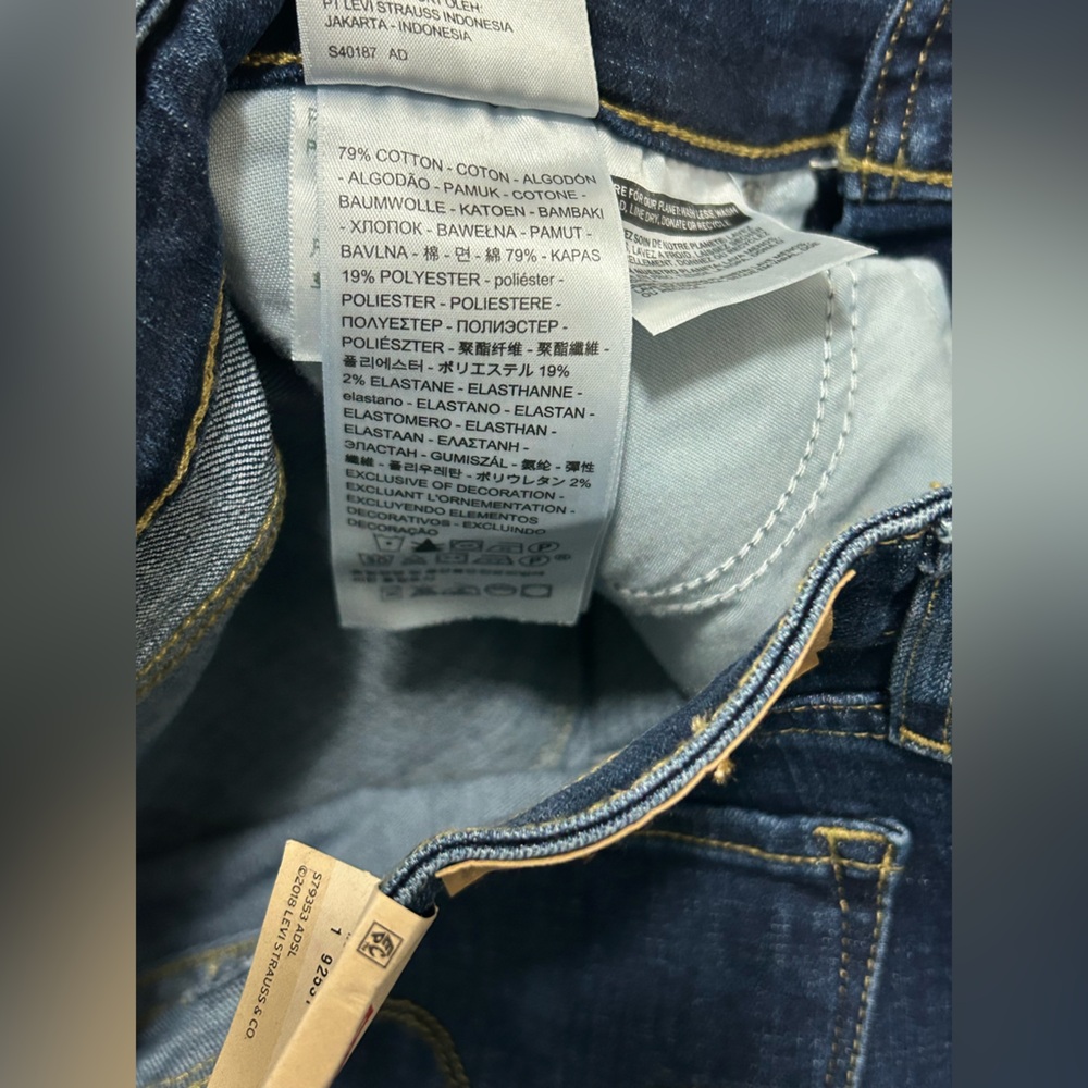 Levi's Distressed Skinny Fit Jeans | Women’s 2 / 26x30” | Mid-Rise - Picture 9 of 12